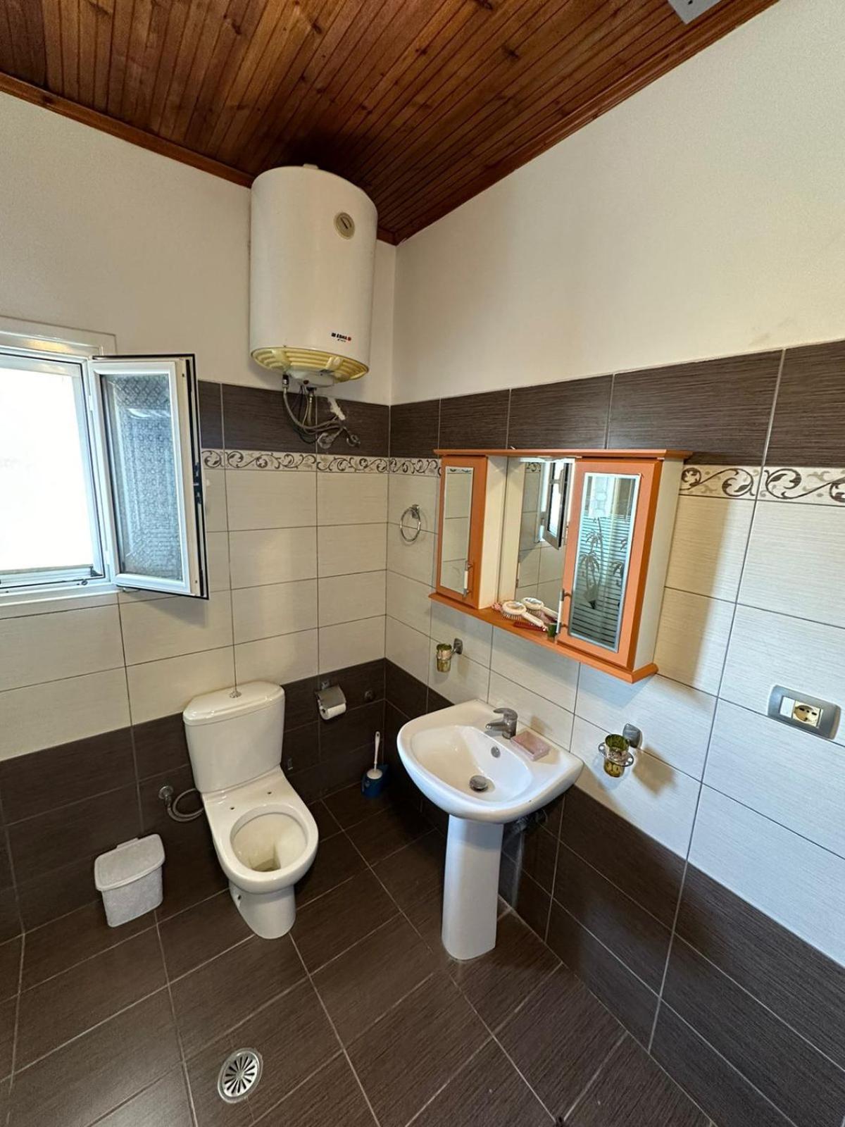 Apartments Berti Saranda Kültér fotó